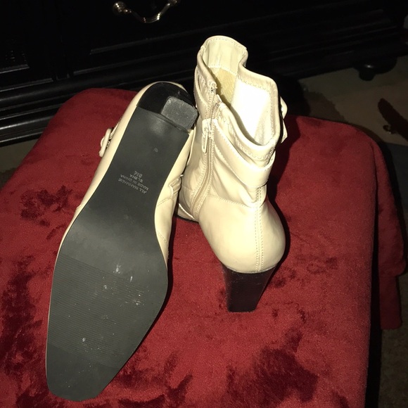 Boots 👢 - Picture 3 of 3